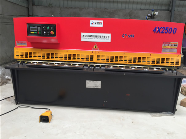 可傾壓(ya)力機 可傾(qing)壓力機(jī)