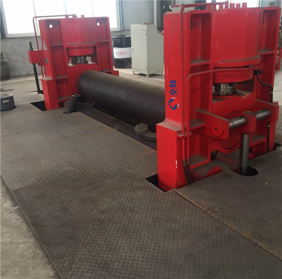 上(shàng)輥萬能(neng)式三輥(gun)卷闆機(jī)