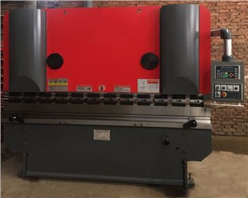 西安(an)市長安區(qū)黃良古城(cheng)車輛廠