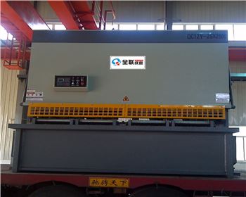 剪(jian)闆機設備操作(zuo)人員安全須知(zhi)