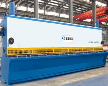 剪闆機(jī)在金屬闆材加工(gong)應用當中的重要(yao)性