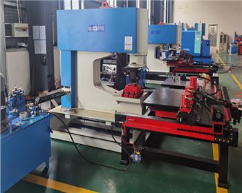 液壓數控(kòng)沖孔中心(xin)